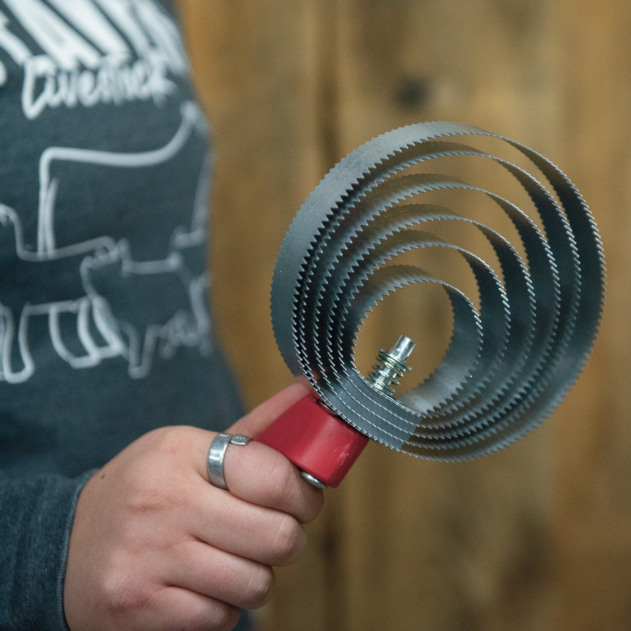 Decker Spiral Steel Curry Comb - Image 5
