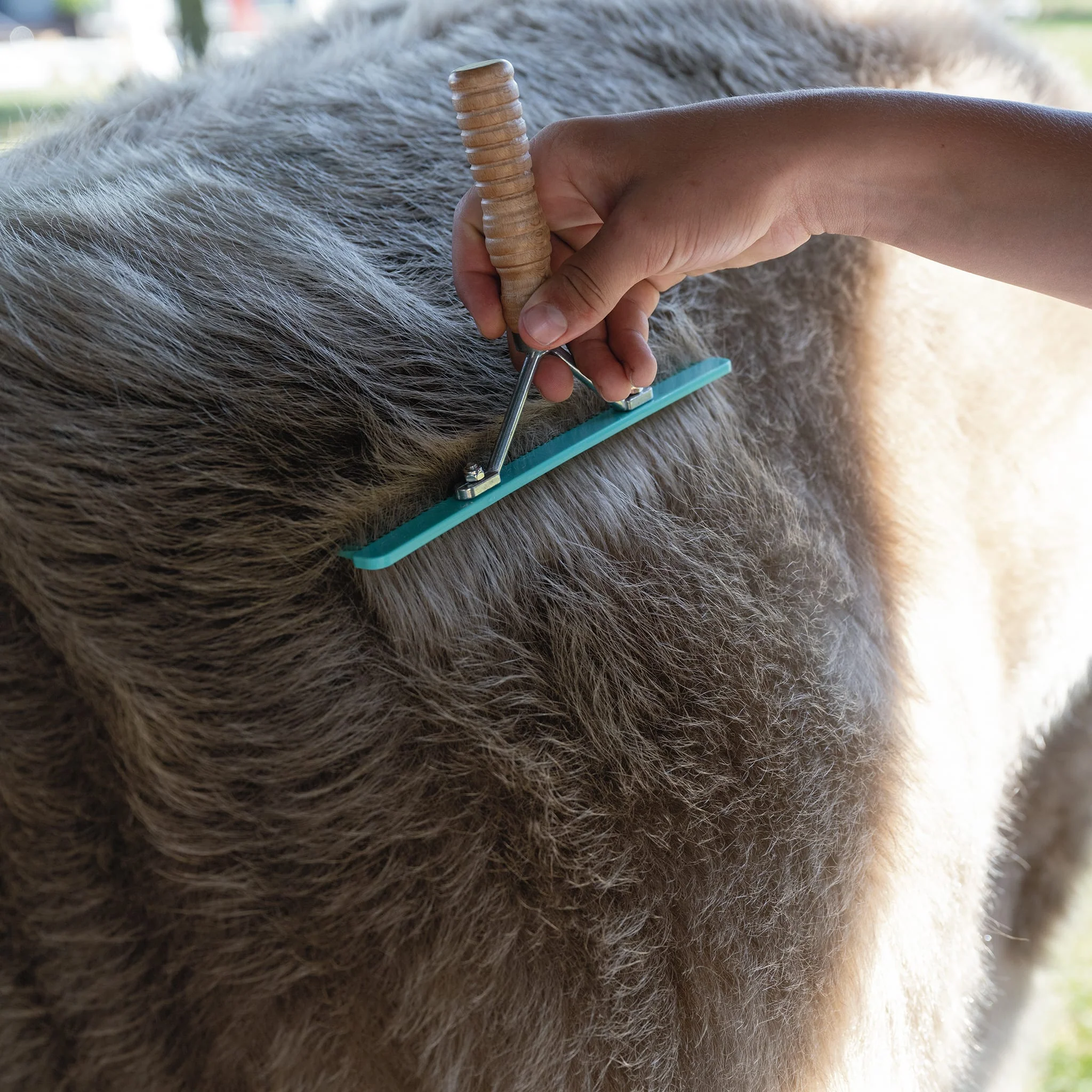 Plastic Mini Fluffer Comb - Image 12