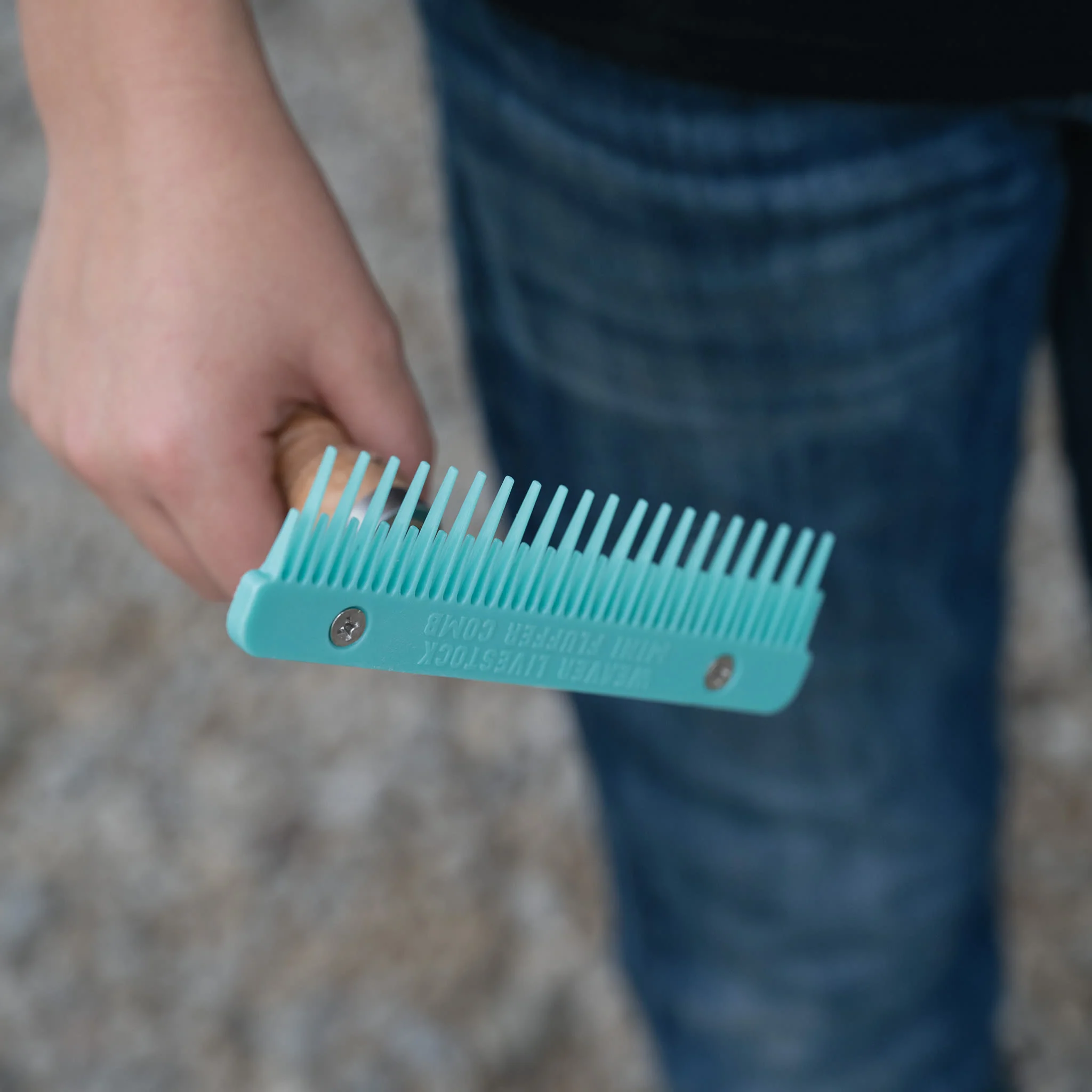 Plastic Mini Fluffer Comb - Image 15