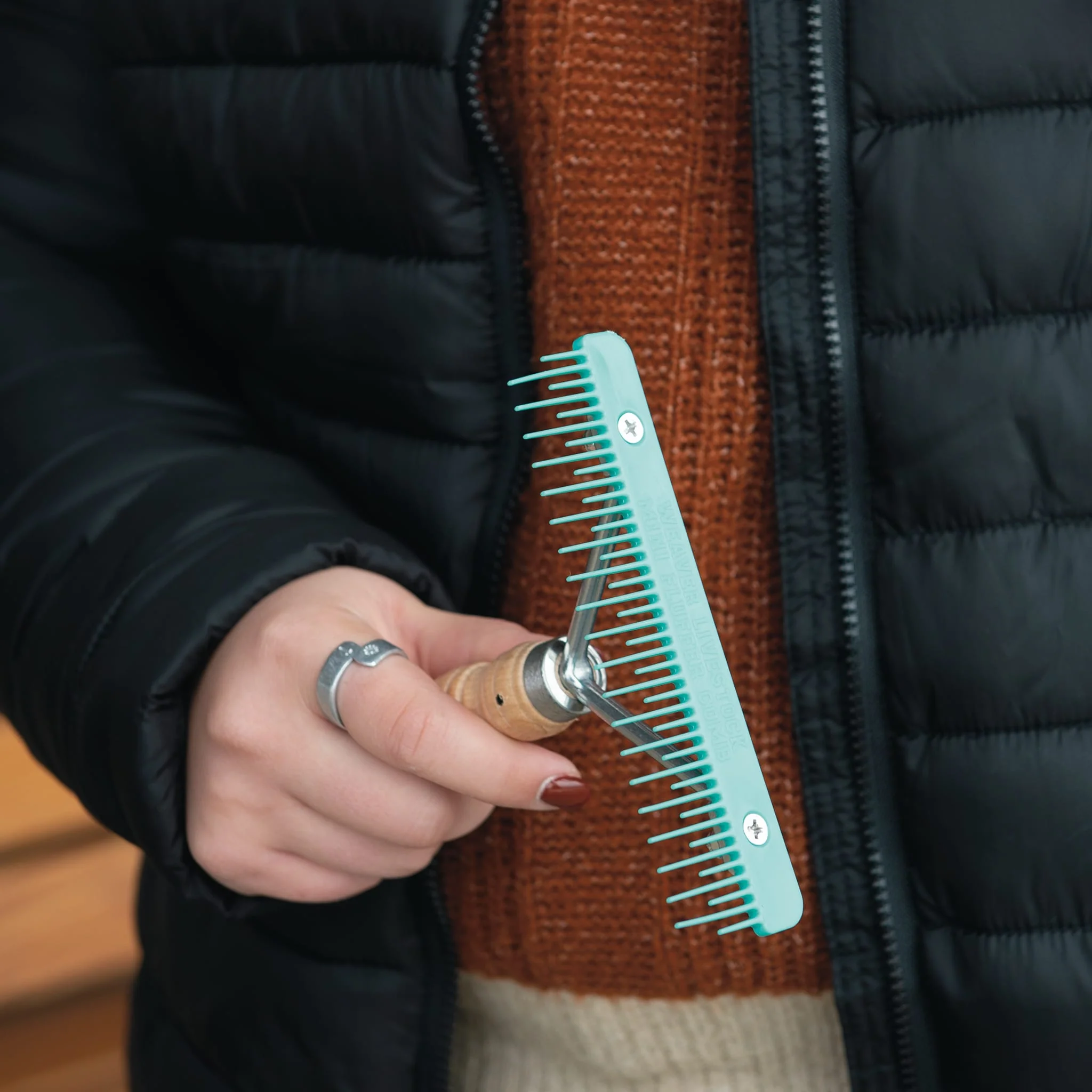 Plastic Mini Fluffer Comb - Image 16