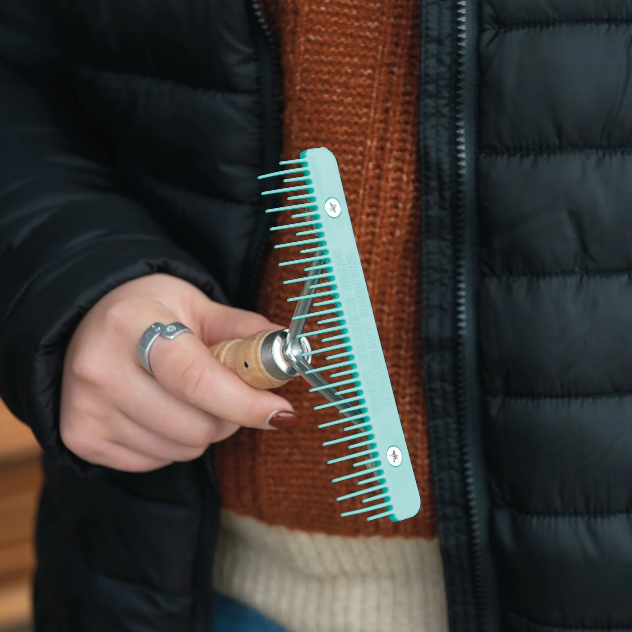 Plastic Mini Fluffer Comb - Image 18
