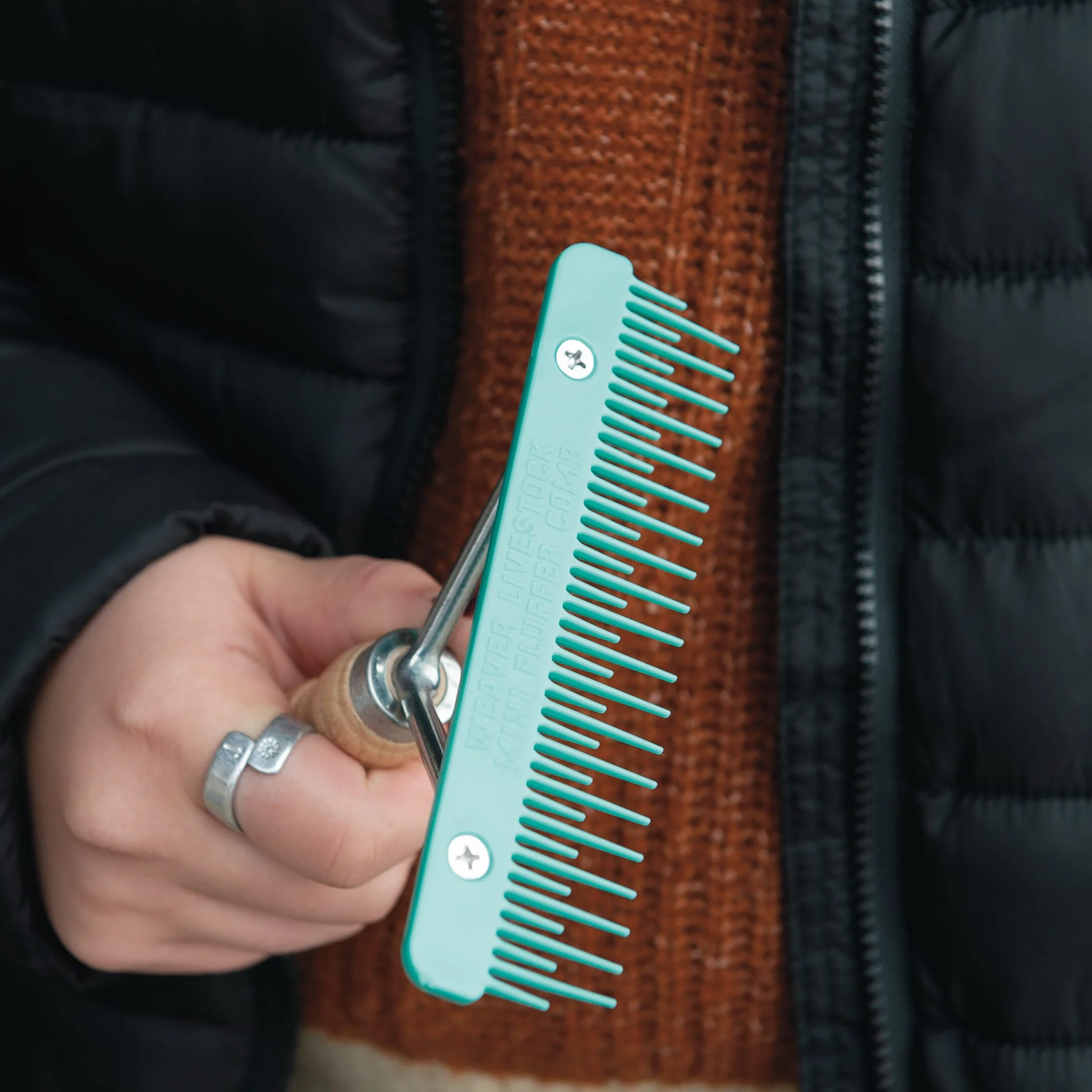 Plastic Mini Fluffer Comb - Image 19