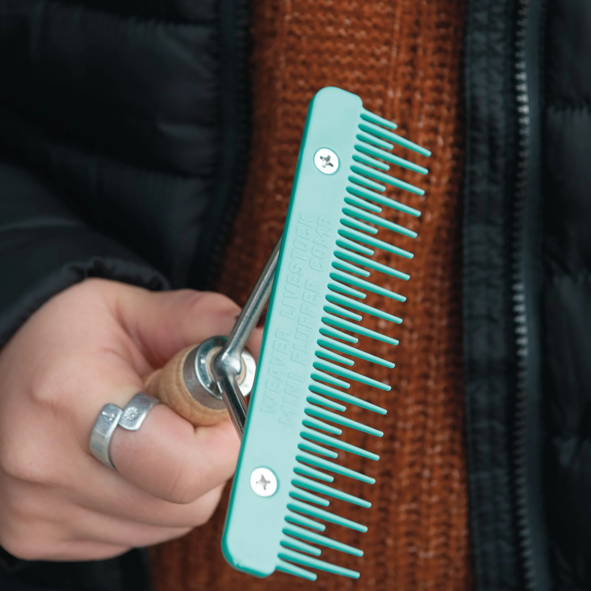 Plastic Mini Fluffer Comb - Image 20