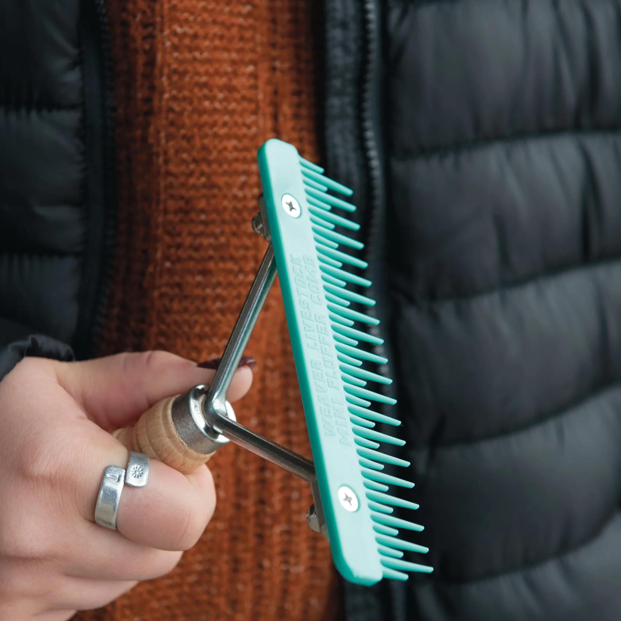Plastic Mini Fluffer Comb - Image 21