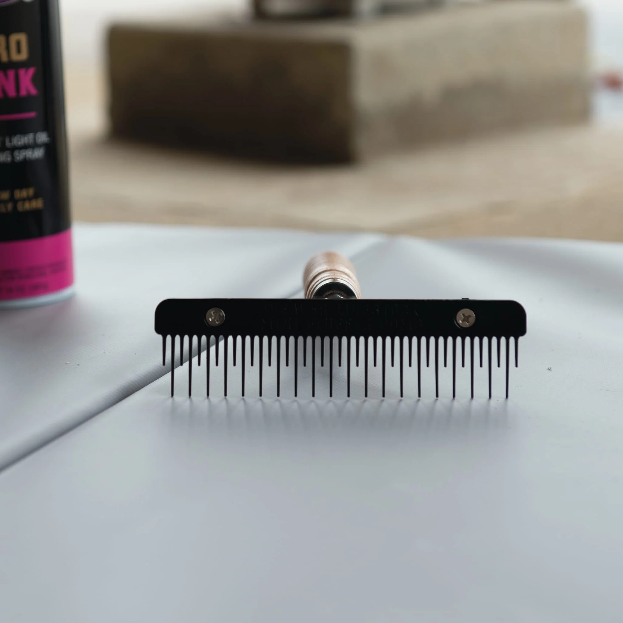 Plastic Mini Fluffer Comb - Image 57