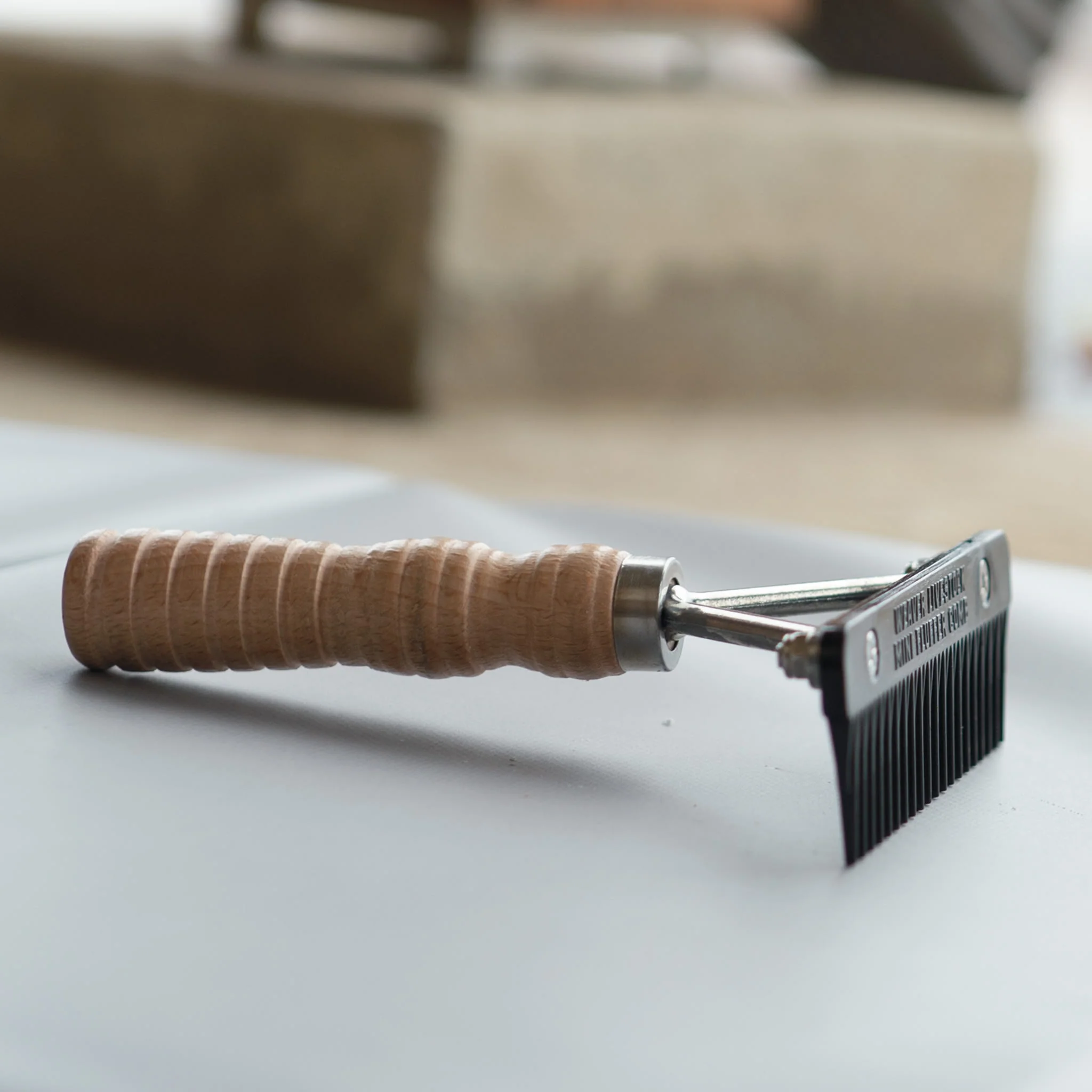 Plastic Mini Fluffer Comb - Image 64