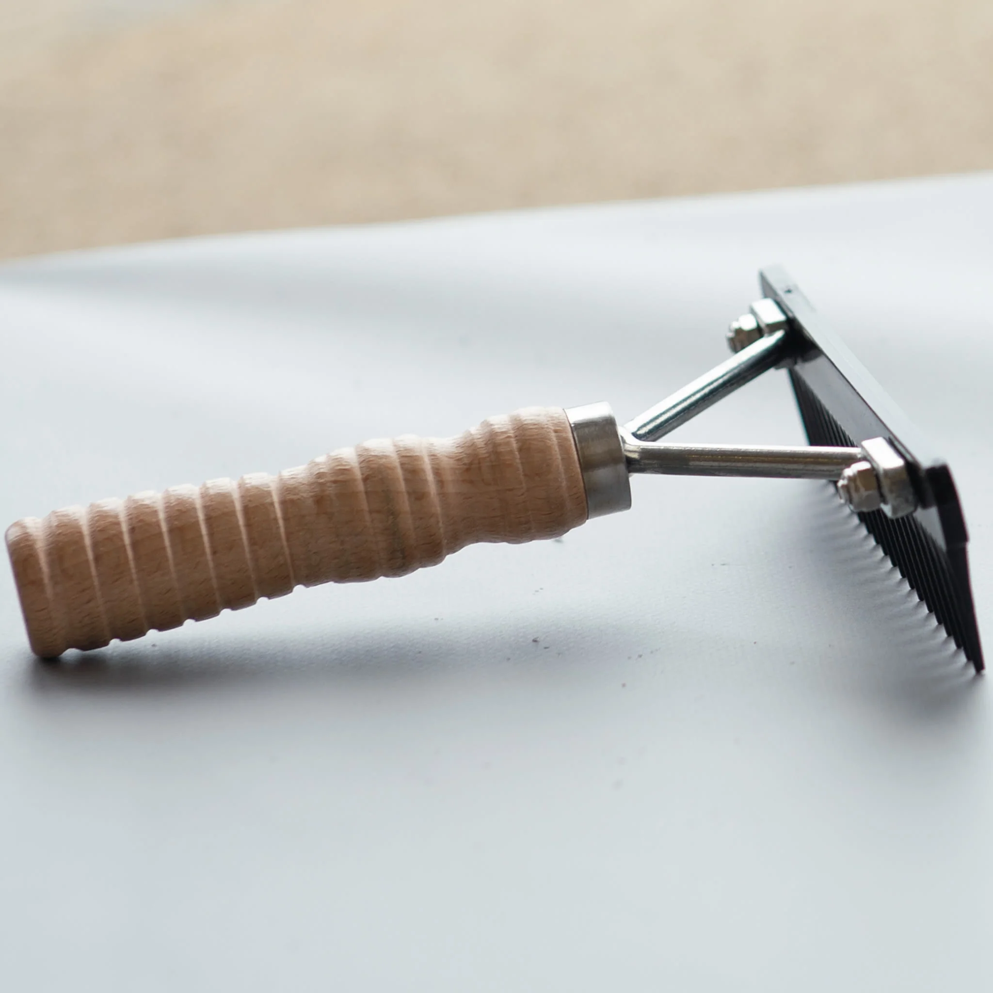 Plastic Mini Fluffer Comb - Image 65