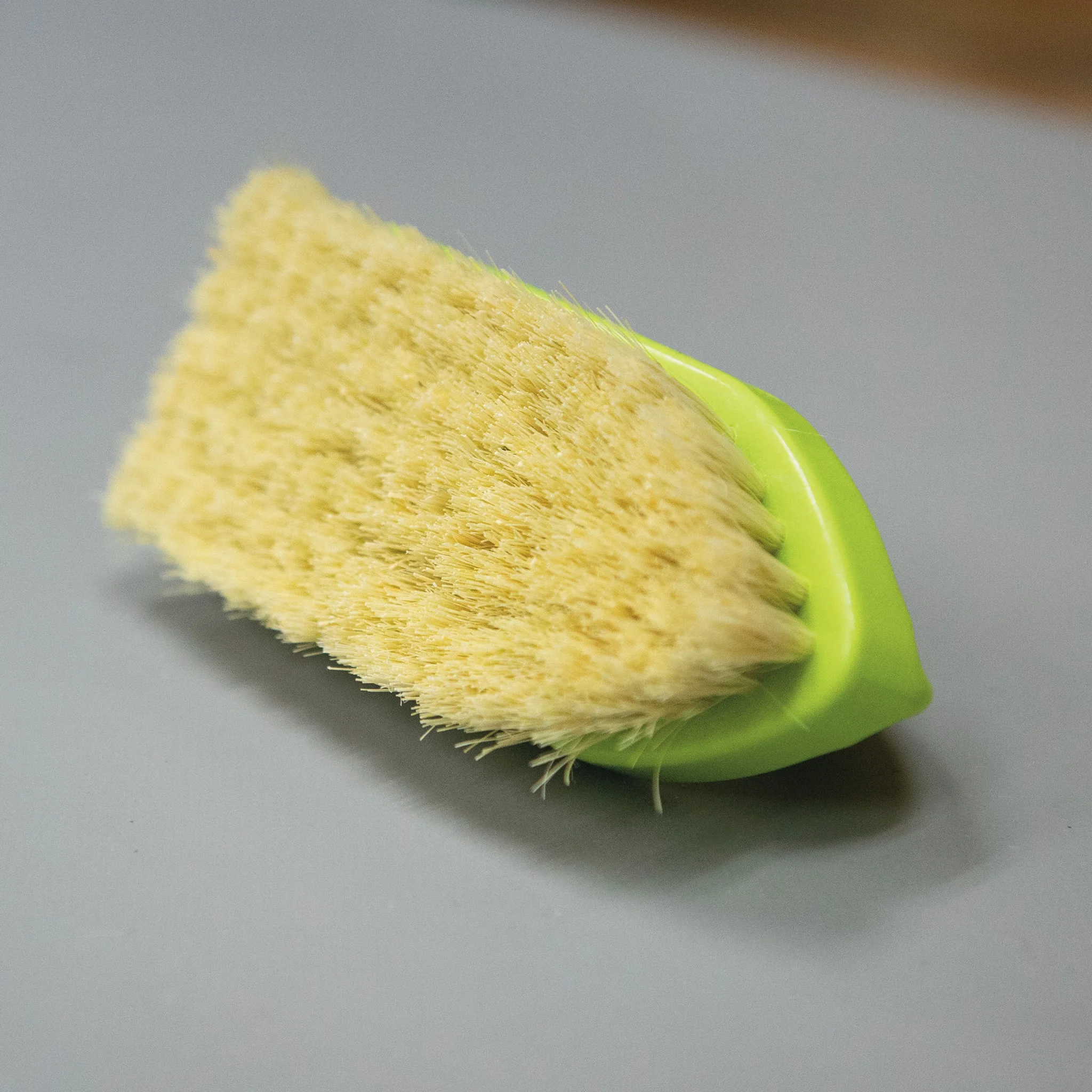 Plastic Tampico Pig Brush with Handle - Image 5