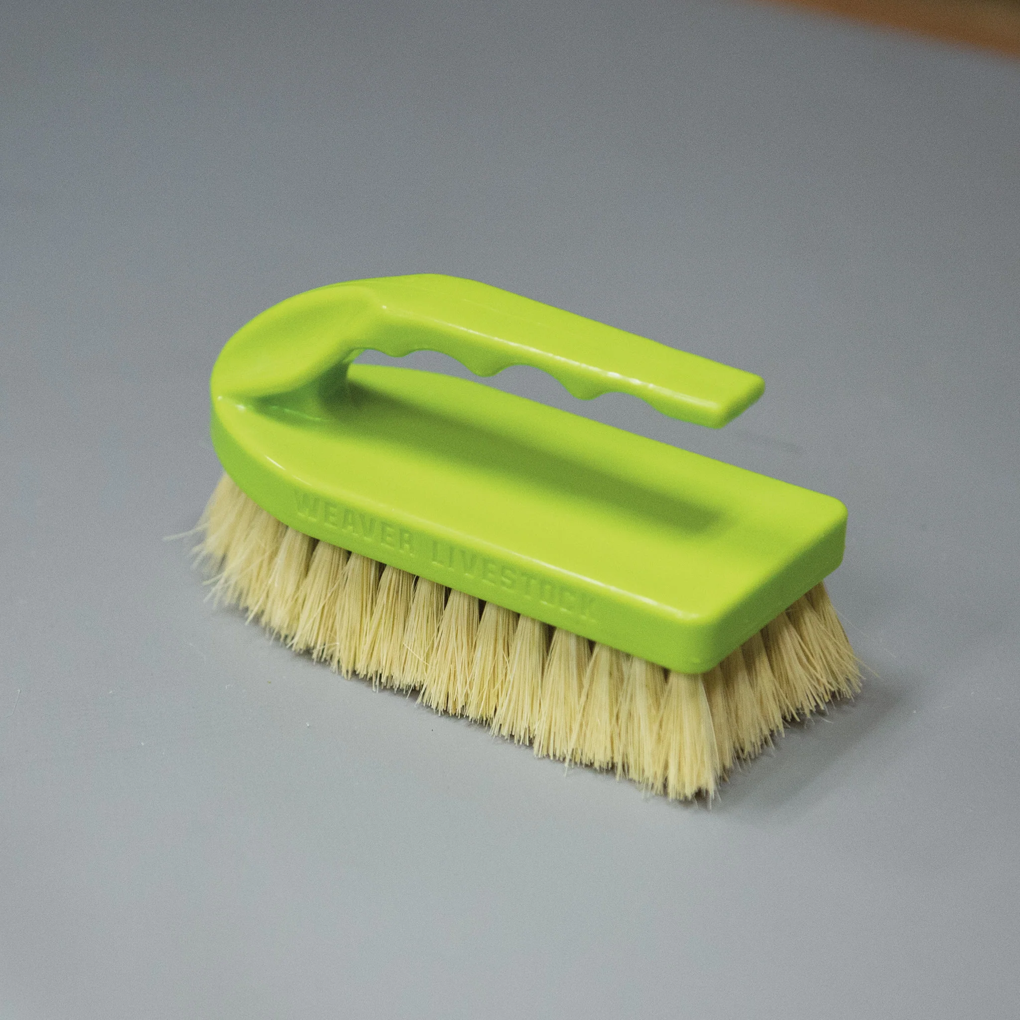 Plastic Tampico Pig Brush with Handle - Image 8