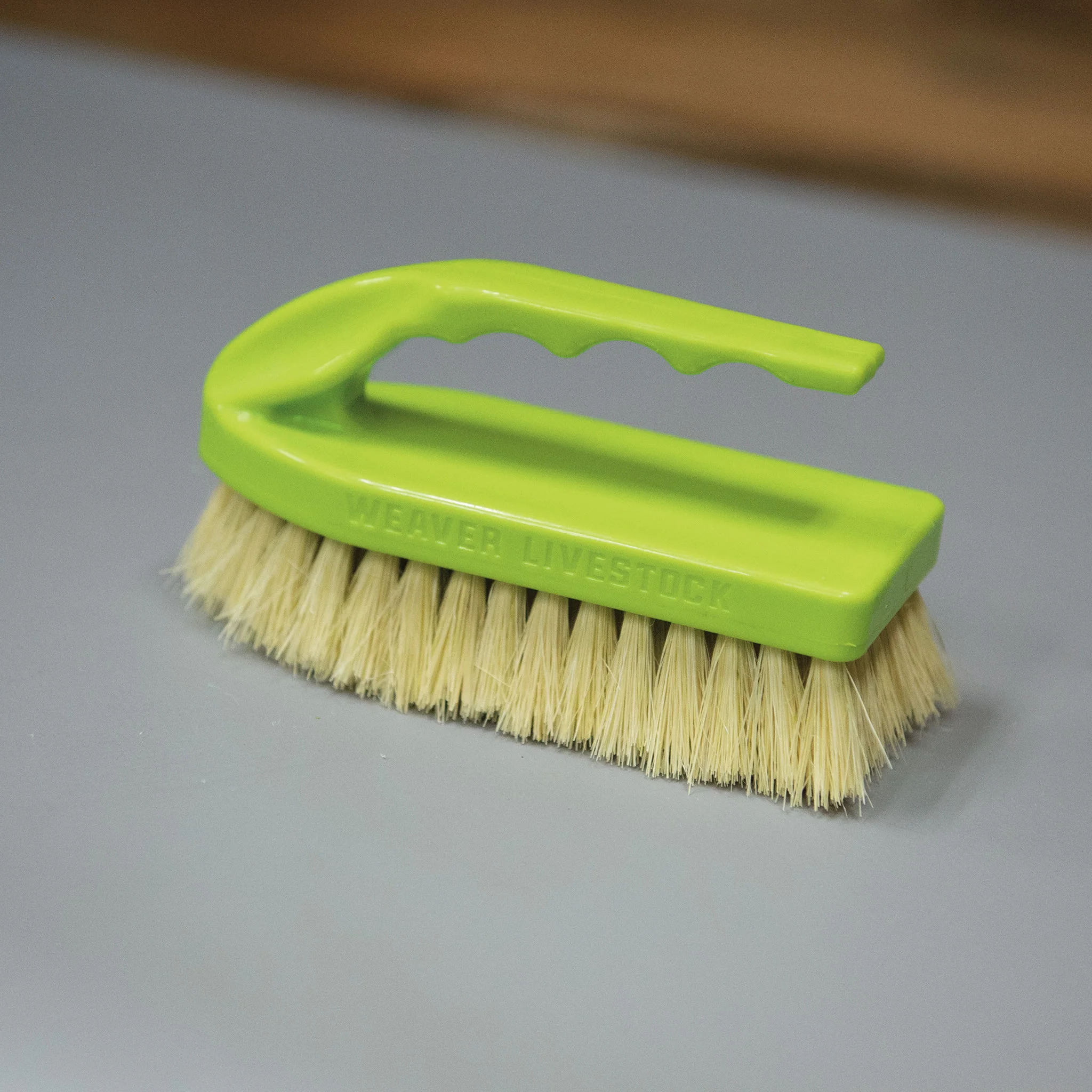 Plastic Tampico Pig Brush with Handle - Image 9